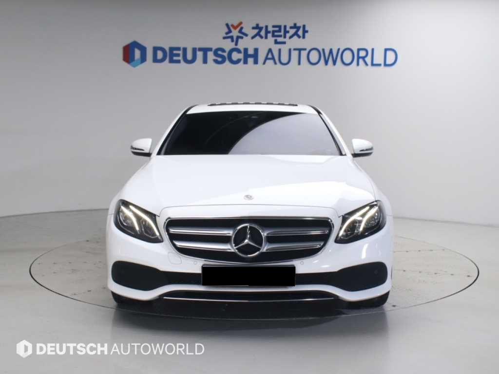 Mercedes-Benz E-Class — photo 03
