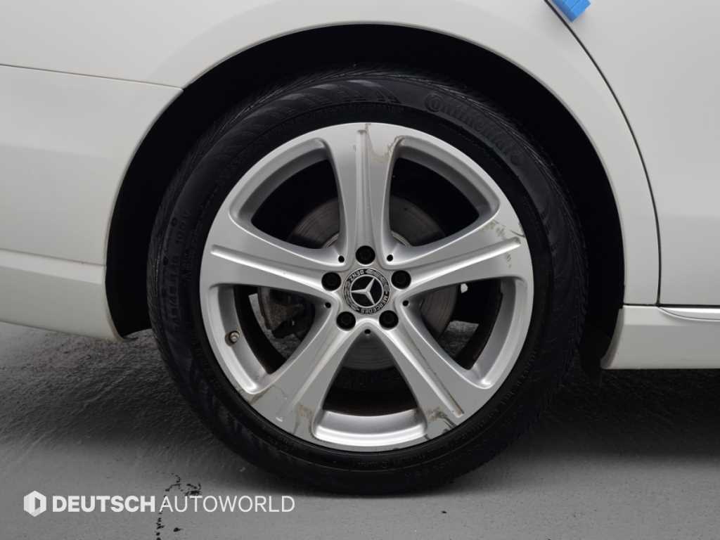 Mercedes-Benz E-Class — photo 05