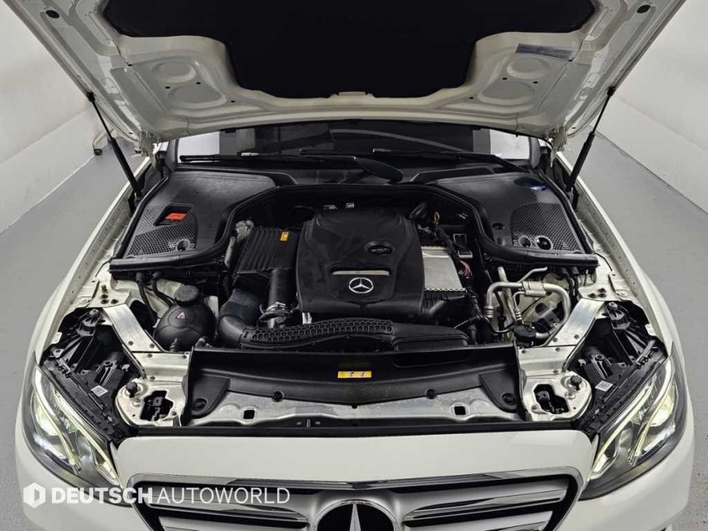 Mercedes-Benz E-Class — photo 06