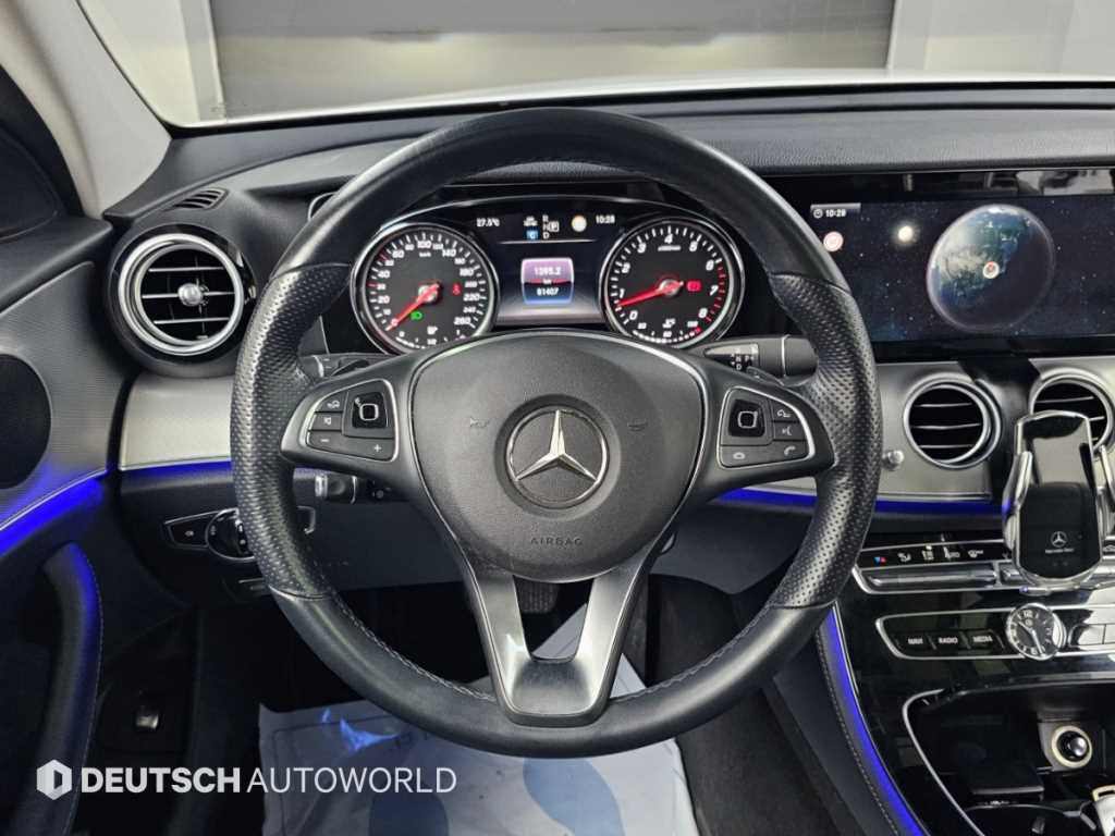 Mercedes-Benz E-Class — photo 13