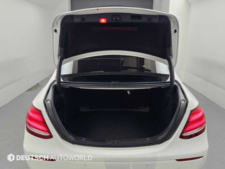 Mercedes-Benz E-Class — photo 19