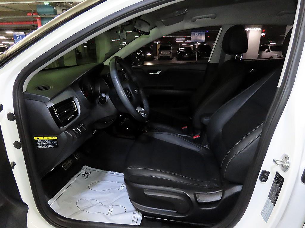 Kia Stonic — photo 06