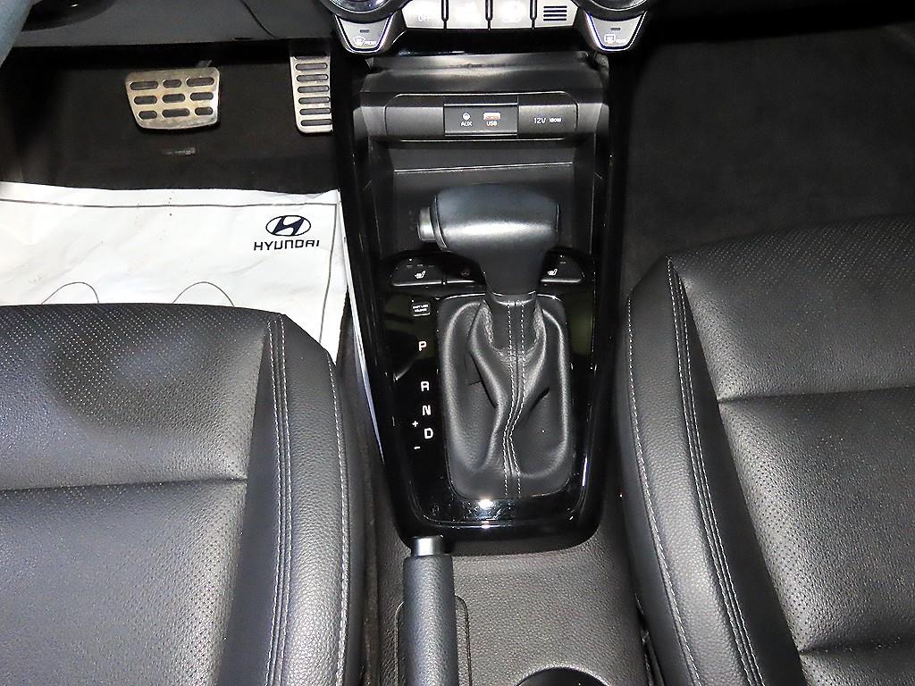 Kia Stonic — photo 12