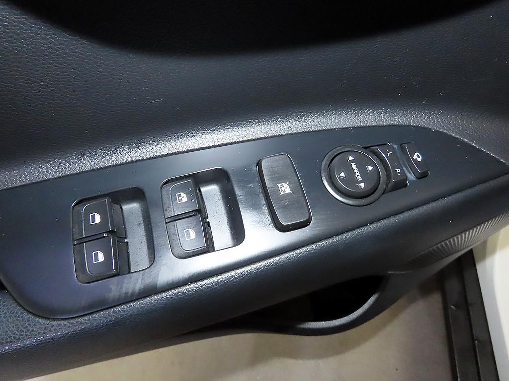 Kia Stonic — photo 13