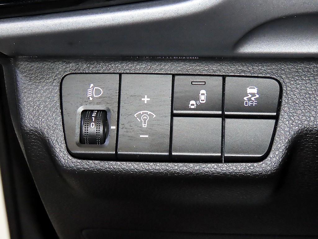 Kia Stonic — photo 14