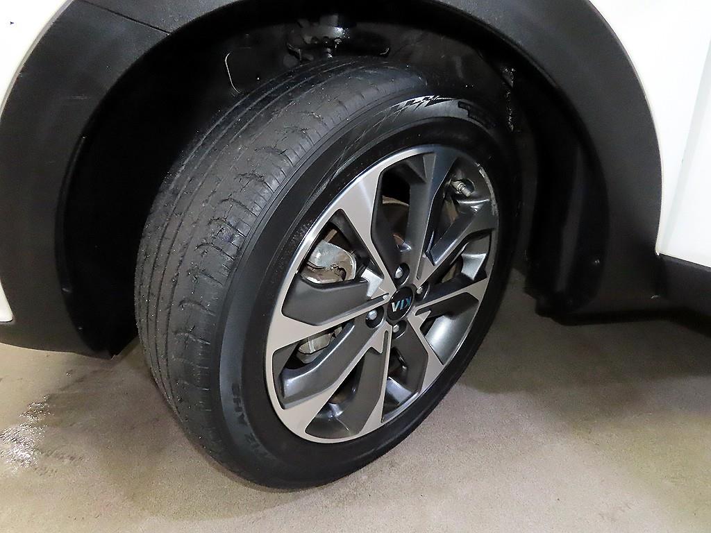 Kia Stonic — photo 19