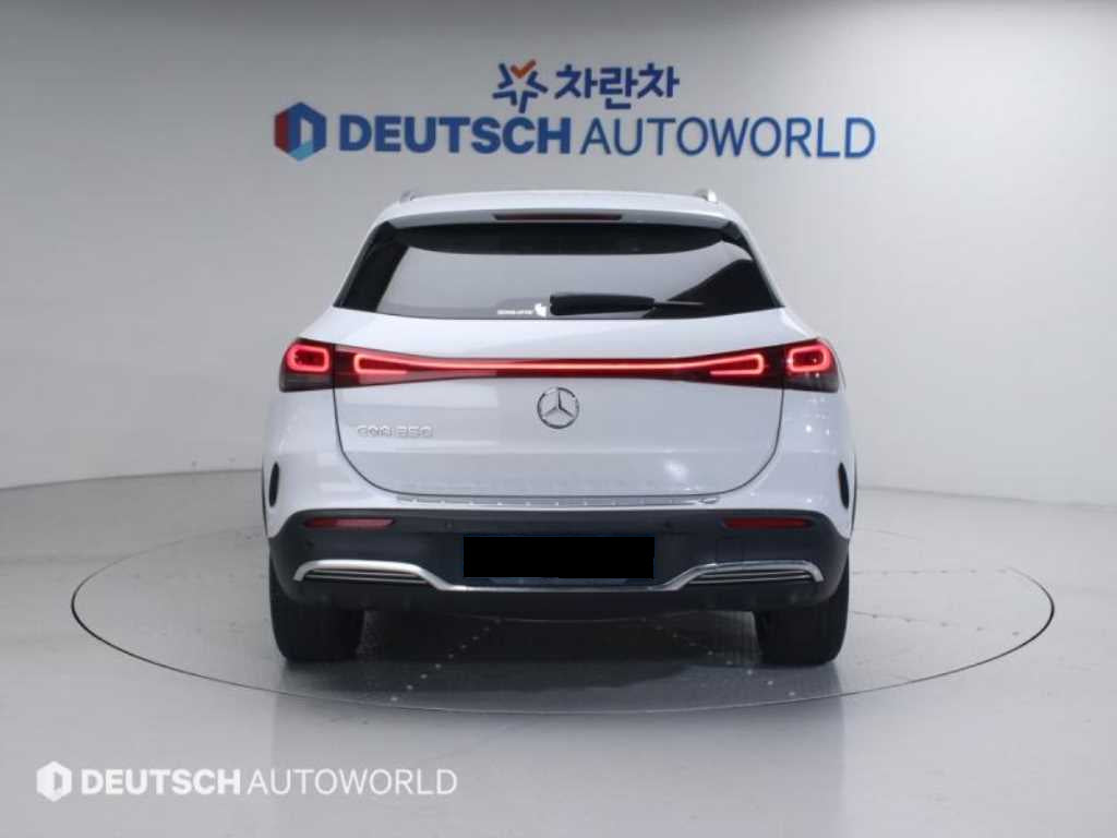 Mercedes-Benz EQA — photo 04