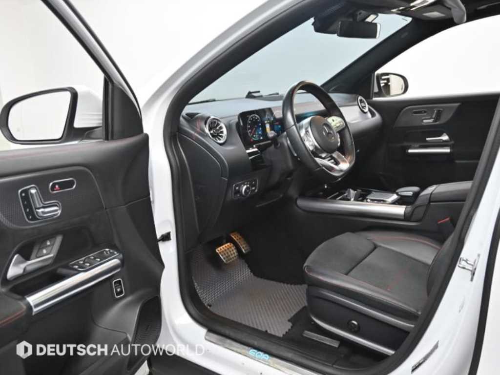 Mercedes-Benz EQA — photo 11
