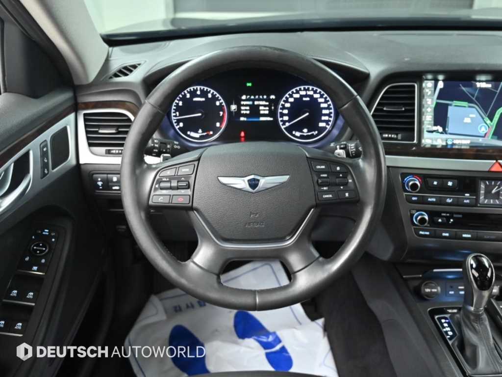 Hyundai Genesis — photo 13
