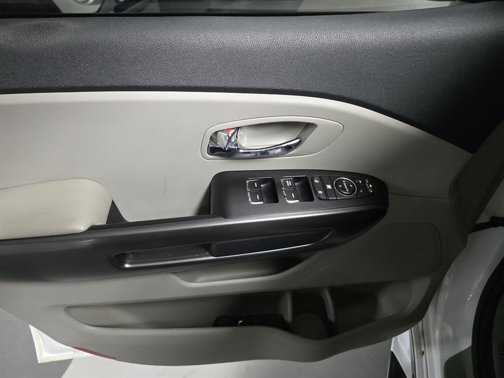 Kia Carnival — photo 07