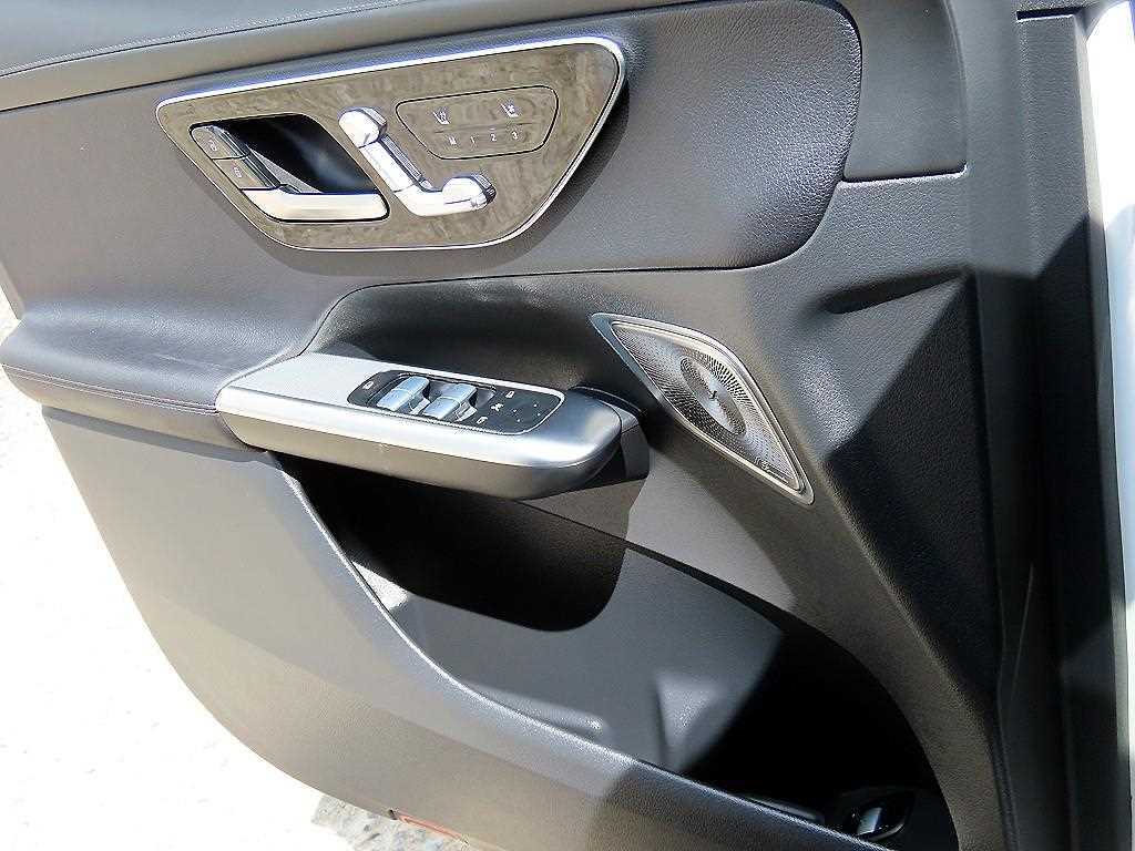Mercedes-Benz GLC-Class — photo 12