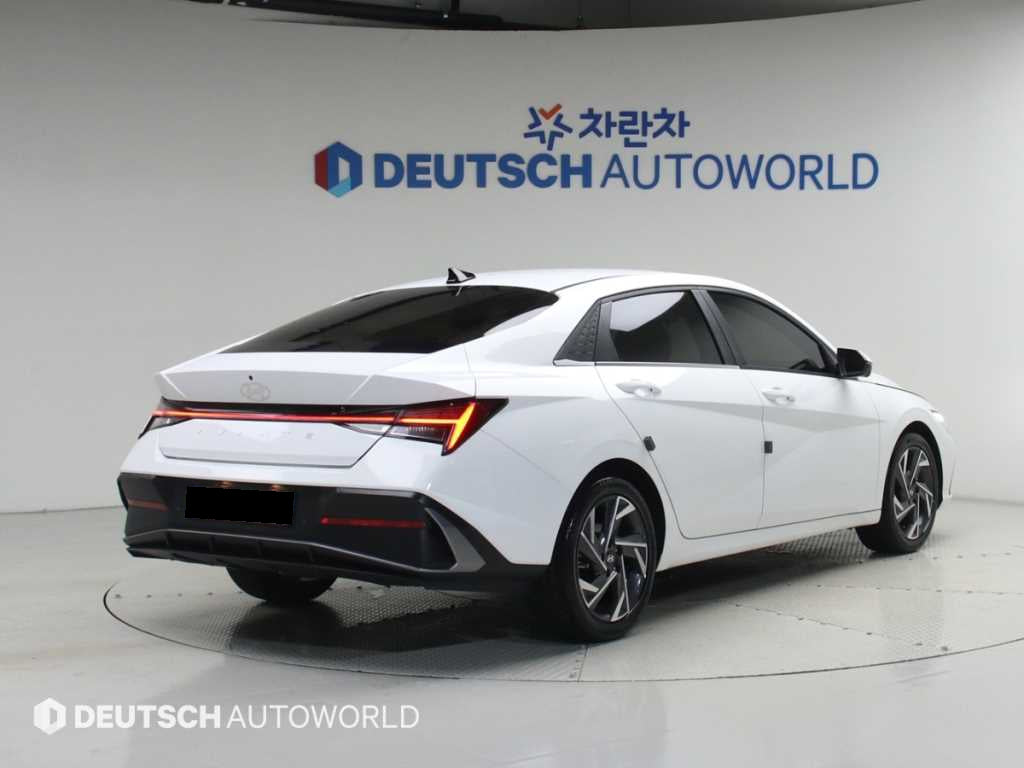 Hyundai Avante — photo 02