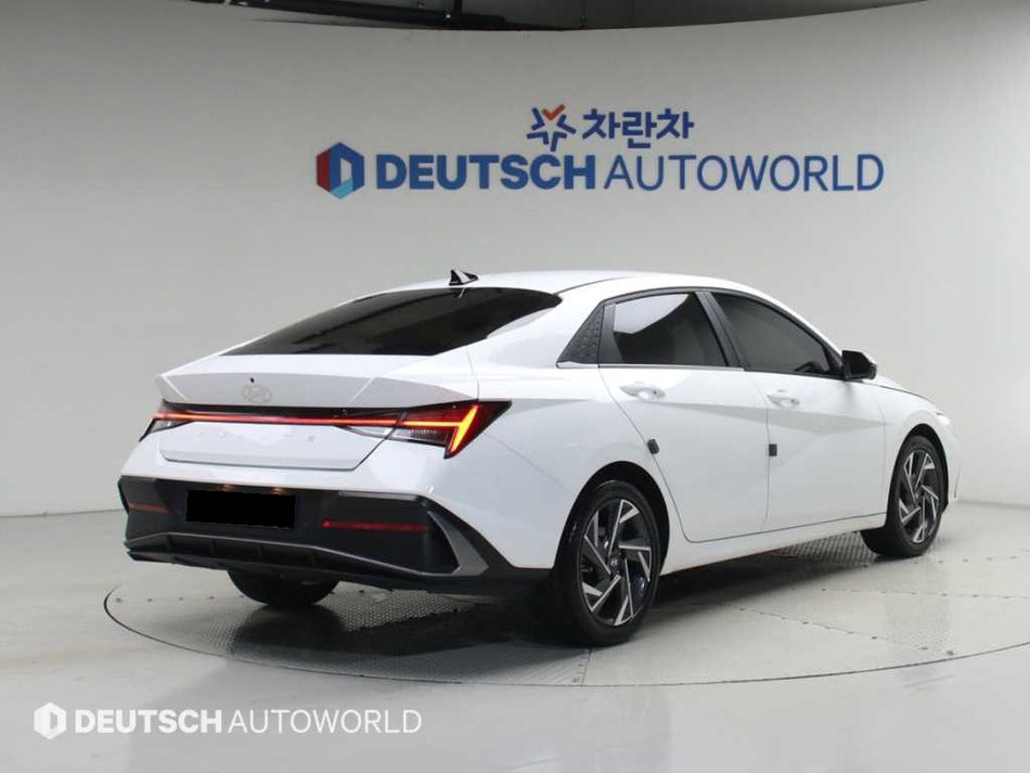 Hyundai Avante — photo 02
