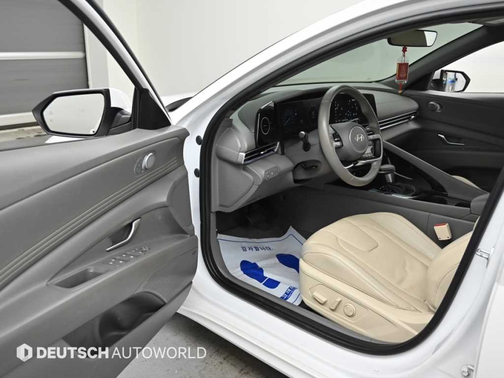 Hyundai Avante — photo 11
