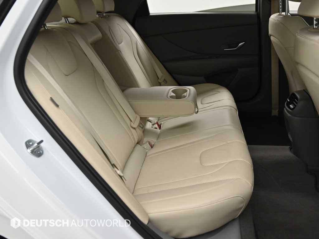 Hyundai Avante — photo 12