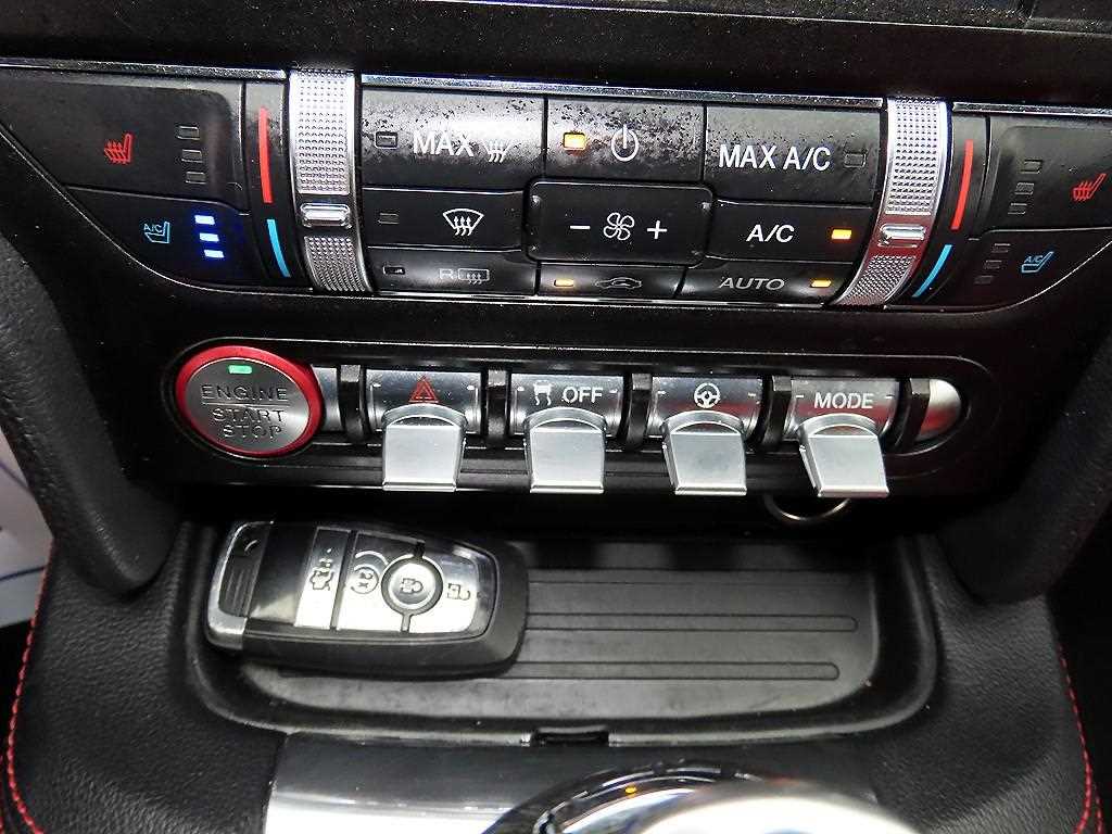 Ford Mustang — photo 15