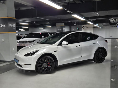 Tesla Model Y — photo 03