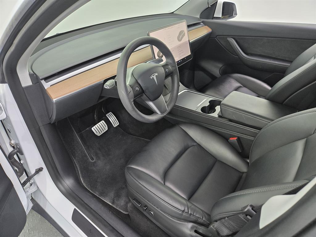 Tesla Model Y — photo 10