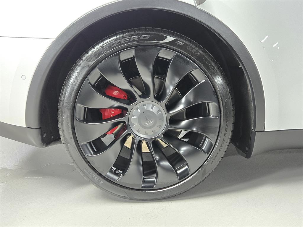 Tesla Model Y — photo 15