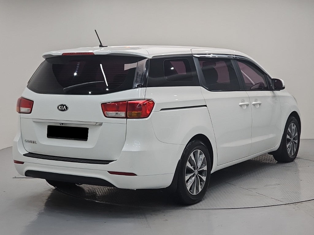 Kia Carnival — photo 04