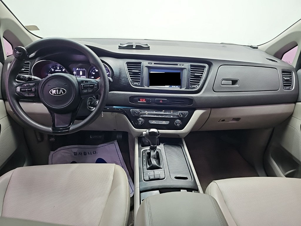 Kia Carnival — photo 07