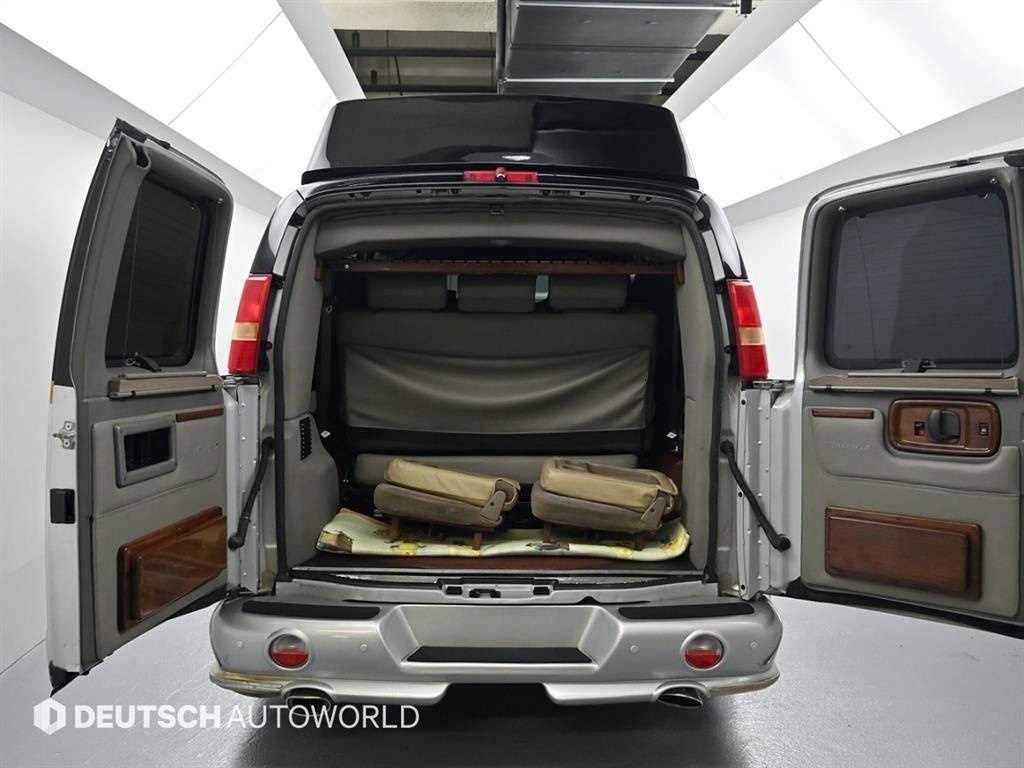 CHEVROLET Express Van — photo 20
