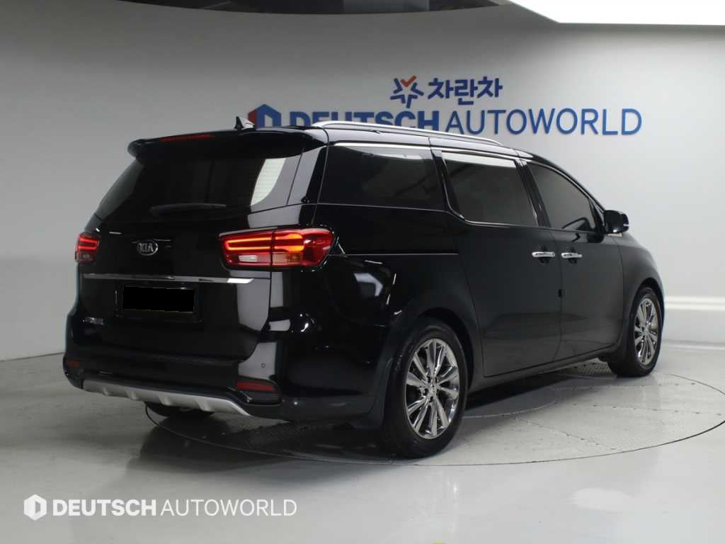 Kia Carnival — photo 02