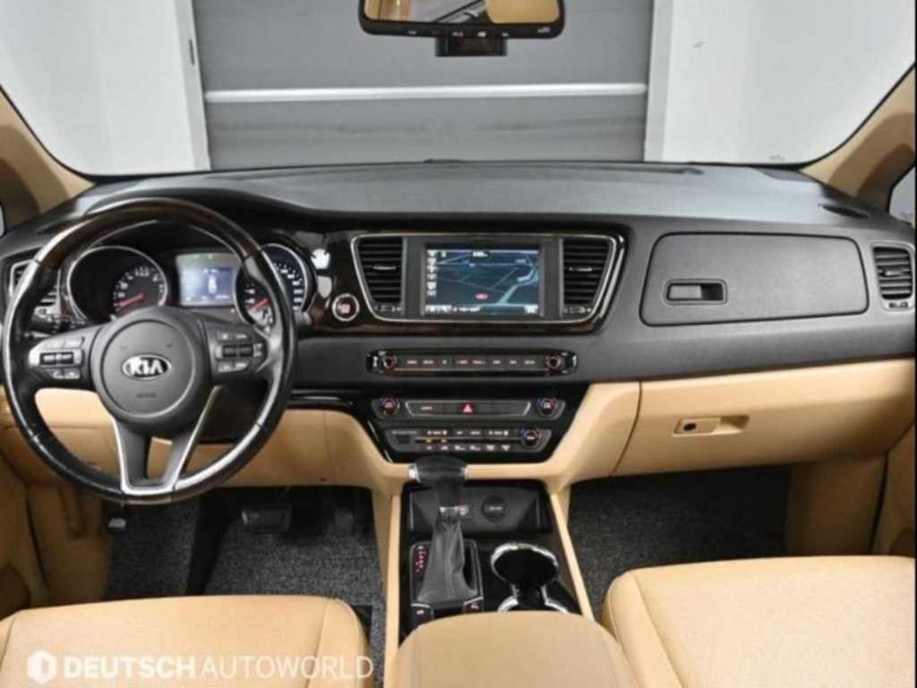Kia Carnival — photo 07