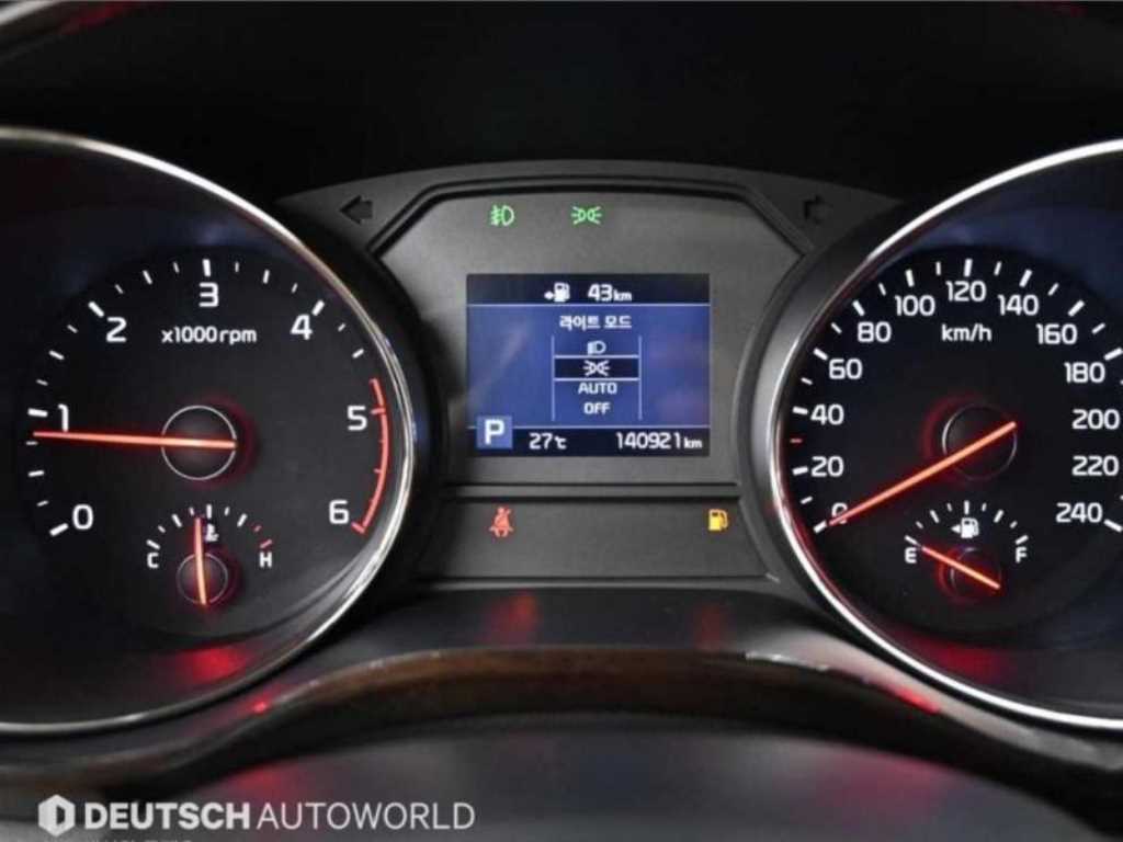 Kia Carnival — photo 08