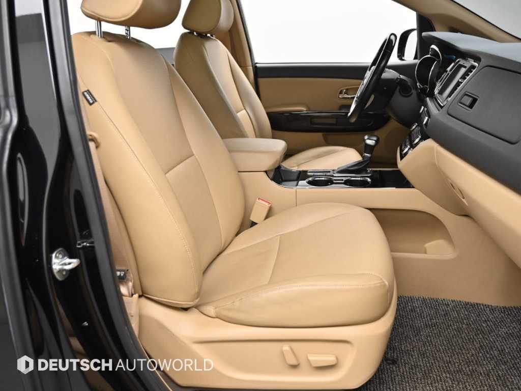 Kia Carnival — photo 10
