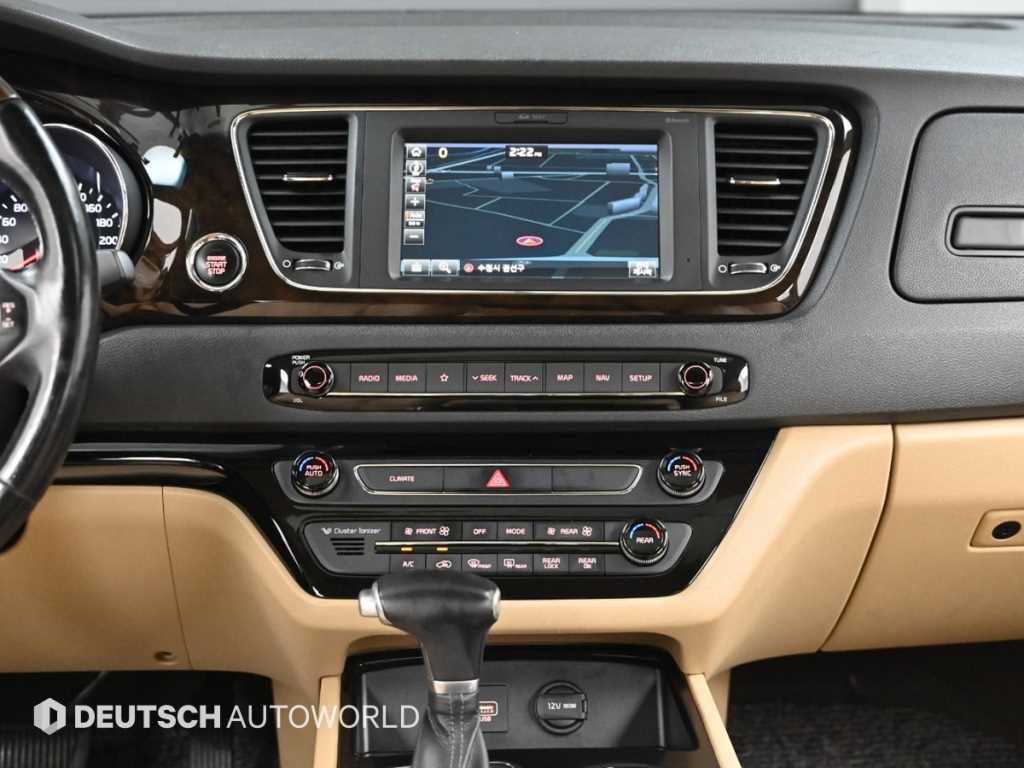 Kia Carnival — photo 14