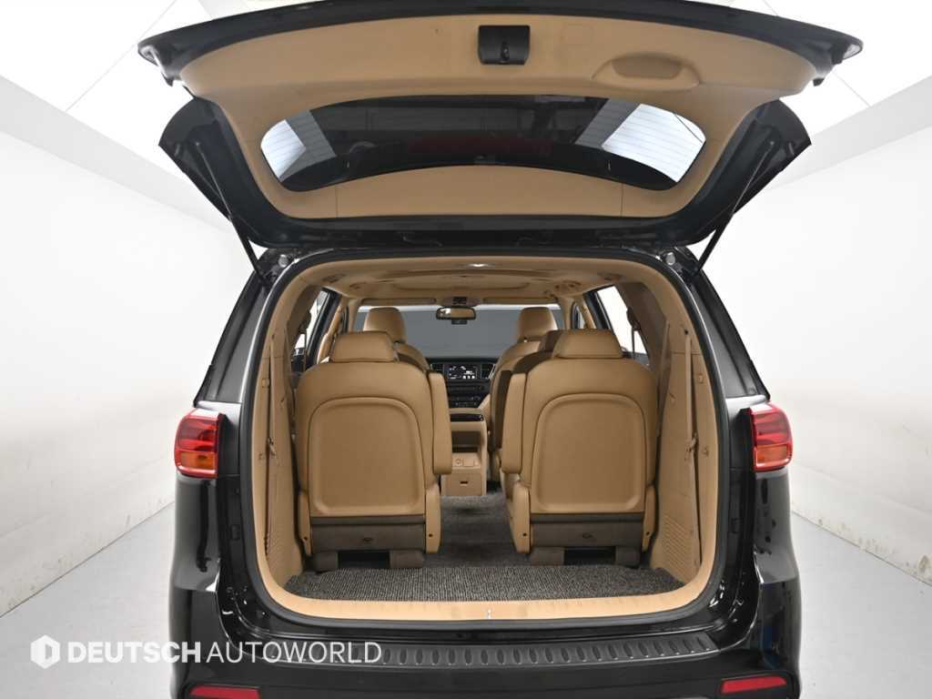 Kia Carnival — photo 19