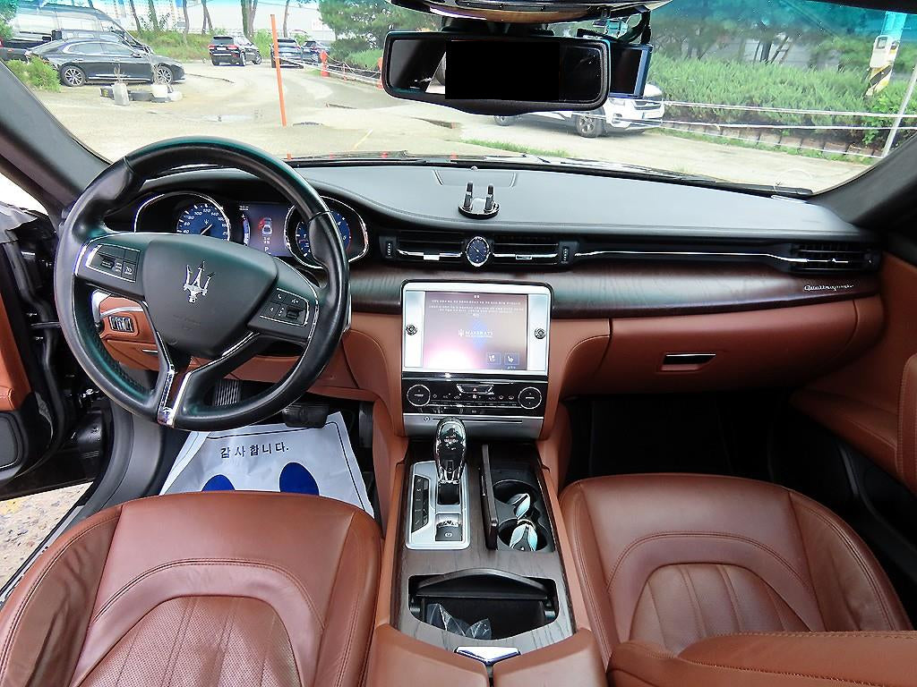 Maserati Quattroporte — photo 07