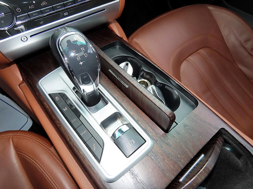 Maserati Quattroporte — photo 10
