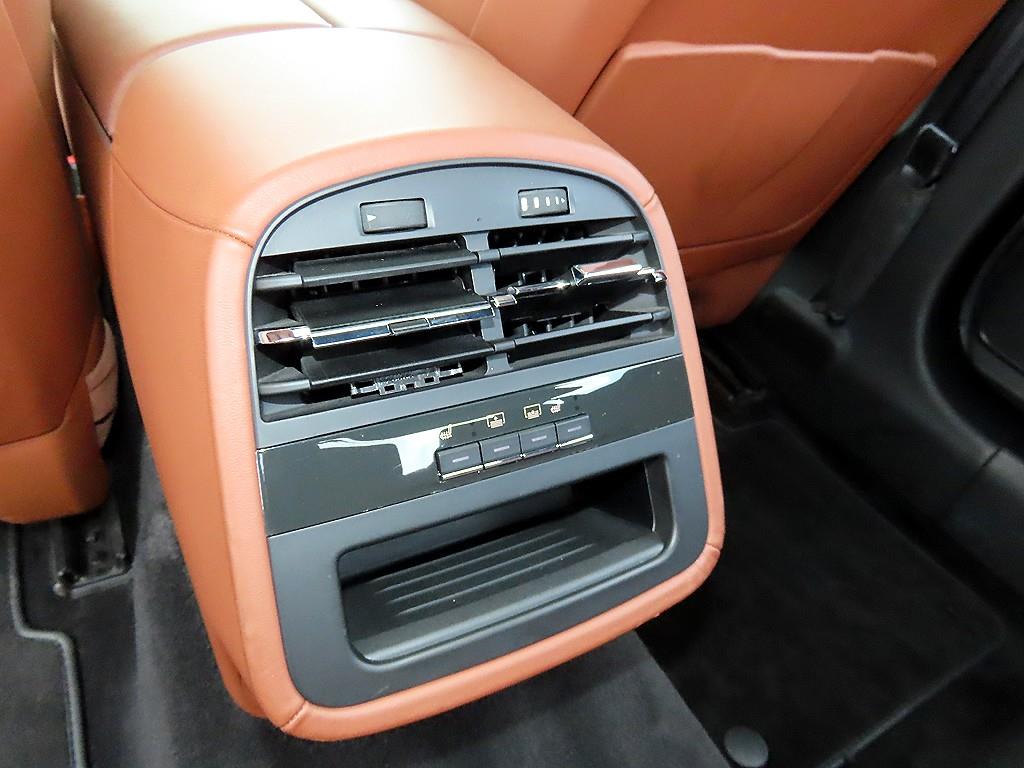 Maserati Quattroporte — photo 17