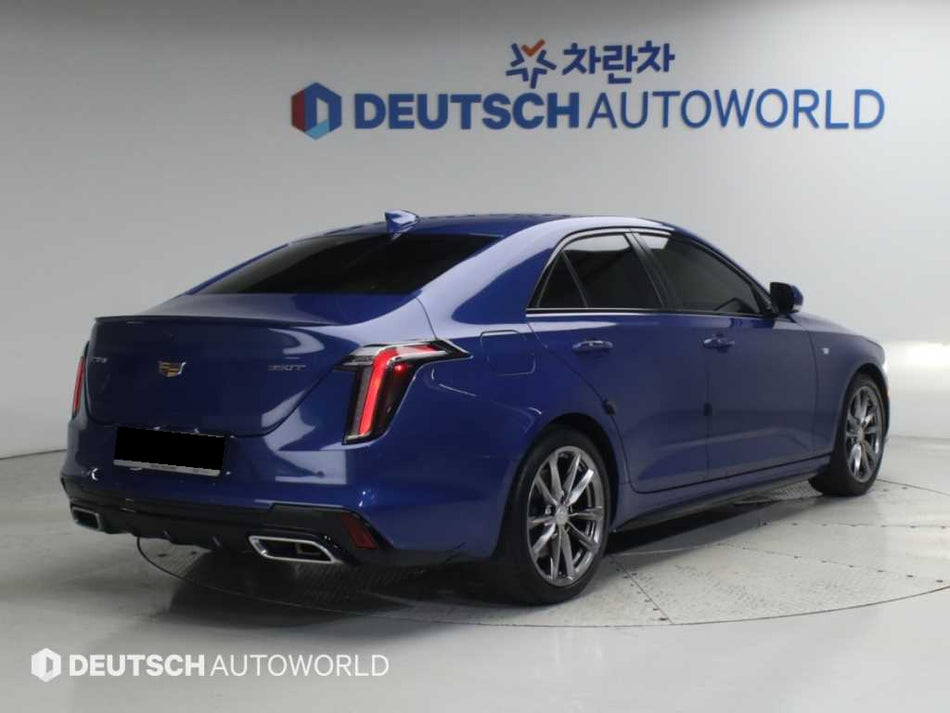 Cadillac CT4 — photo 02