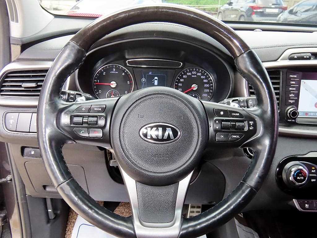 Kia Sorento — photo 08