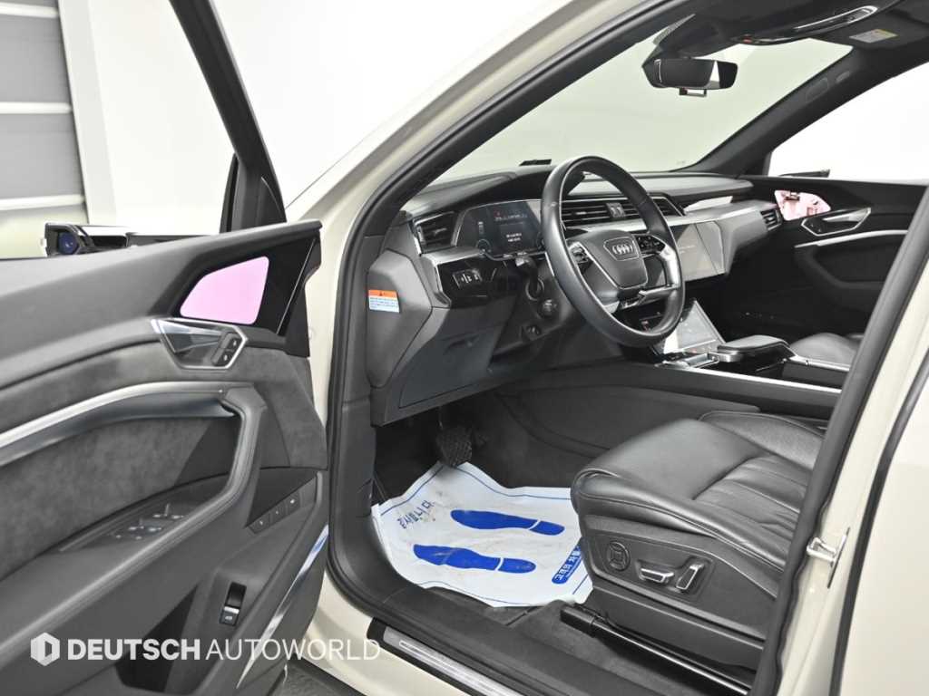 Audi e-tron — photo 11
