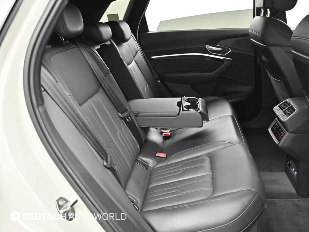 Audi e-tron — photo 12