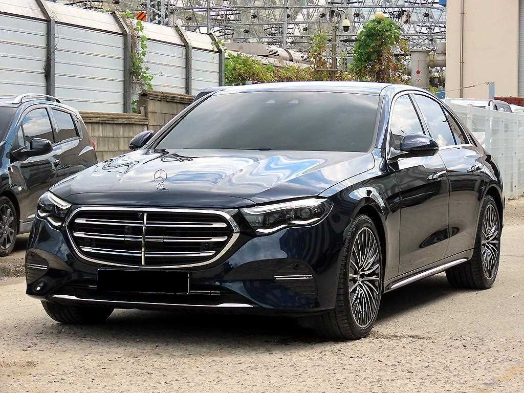 Mercedes-Benz E-Class — photo 02