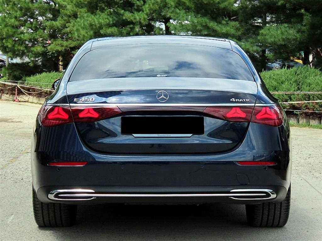 Mercedes-Benz E-Class — photo 04