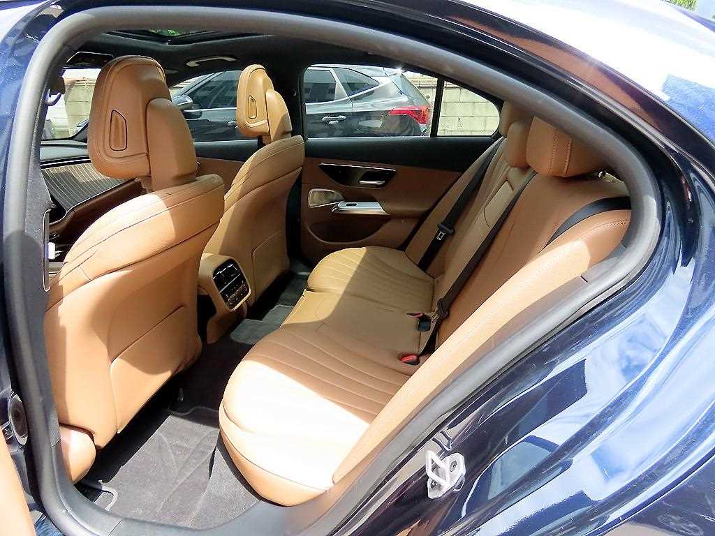 Mercedes-Benz E-Class — photo 06