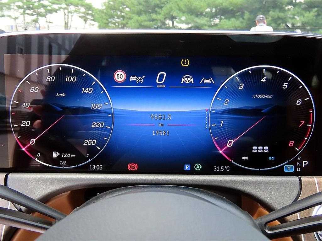 Mercedes-Benz E-Class — photo 09
