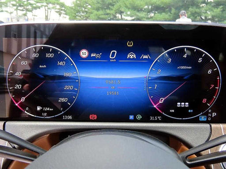 Mercedes-Benz E-Class — photo 09