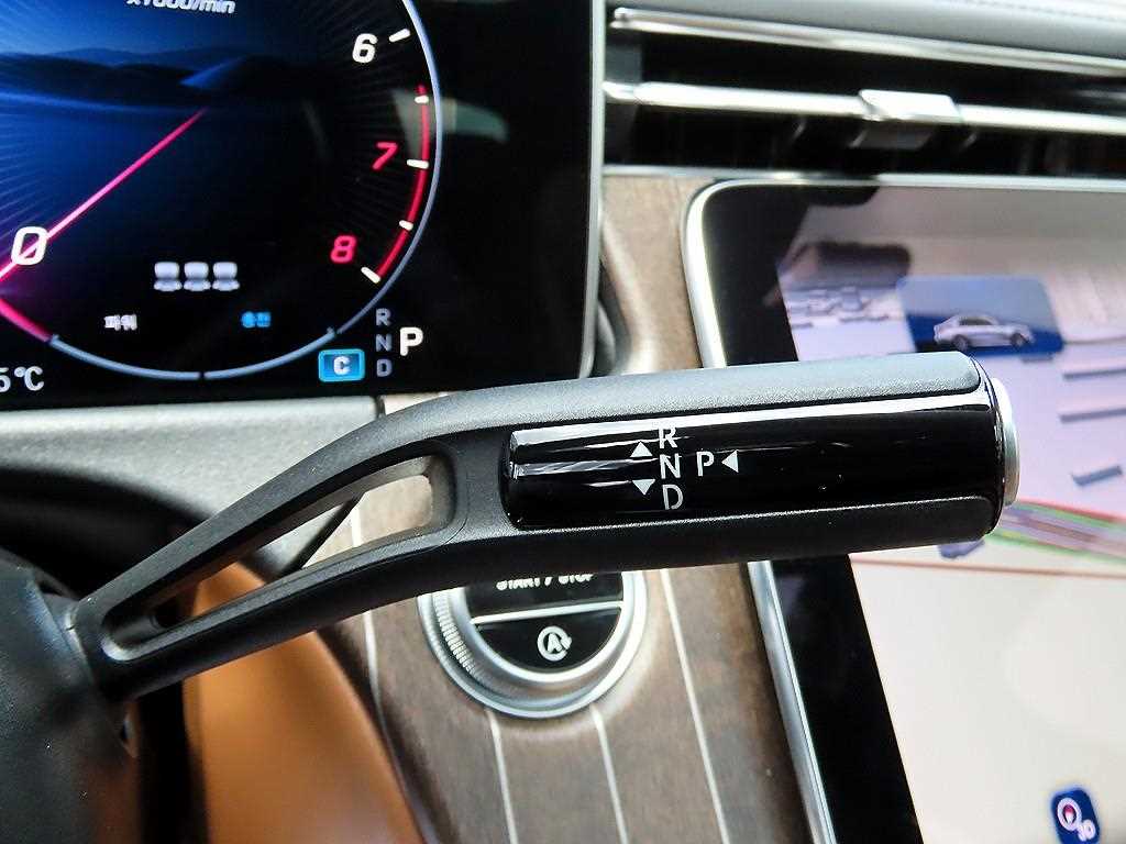 Mercedes-Benz E-Class — photo 11