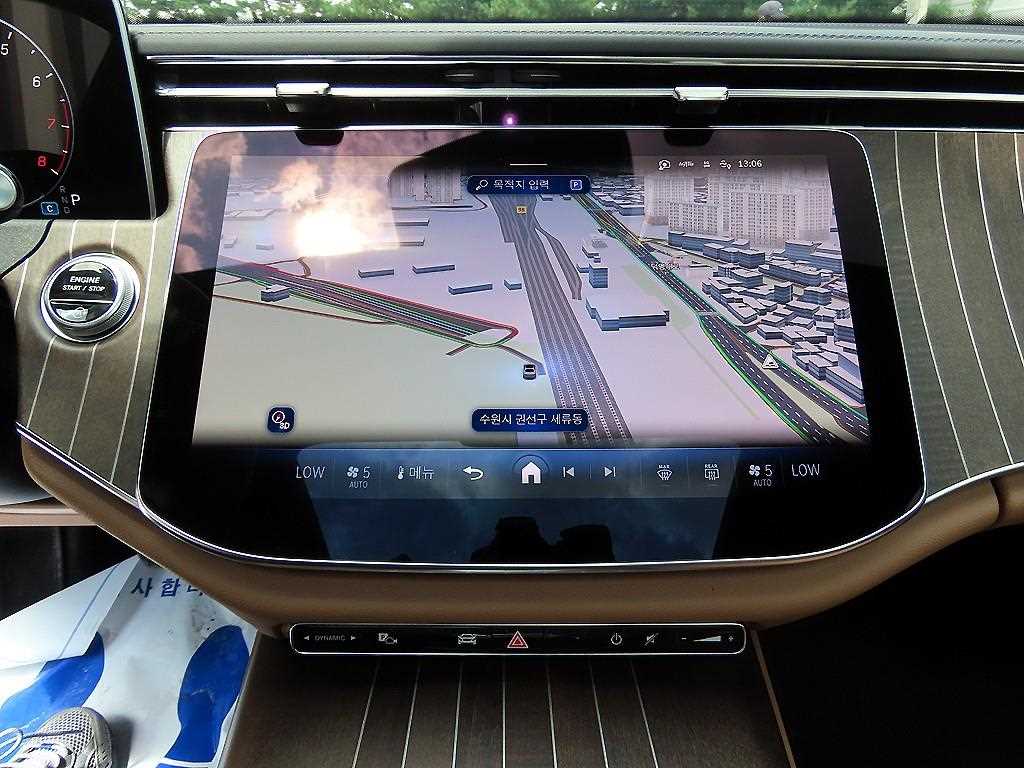 Mercedes-Benz E-Class — photo 12