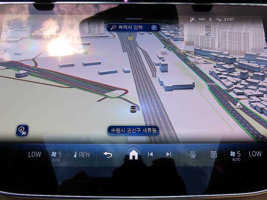 Mercedes-Benz E-Class — photo 13