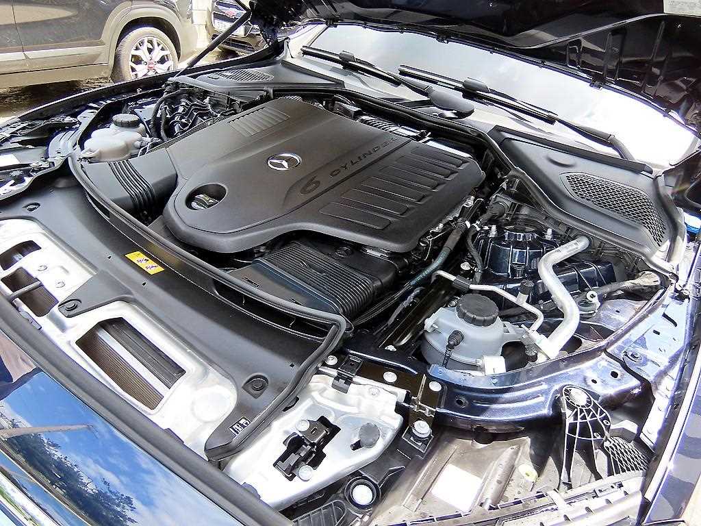 Mercedes-Benz E-Class — photo 19