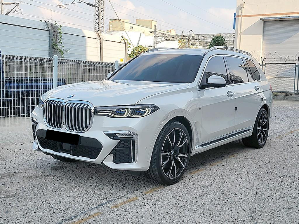 BMW X7 — photo 02