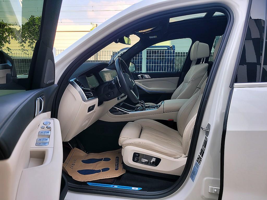 BMW X7 — photo 06
